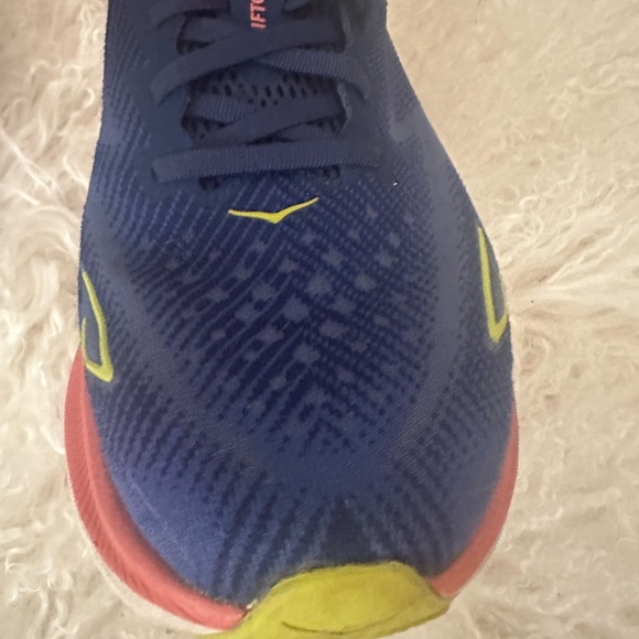 Hoka one one Clifton 9 wide- size 9.5 WIDE WIDTH - Picture 6 of 13